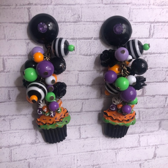 Cupcake Witch charm web boot spell earring shop - Picture 4 of 5